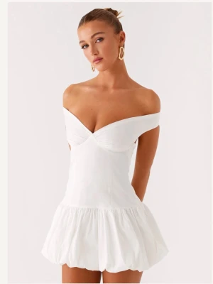 Vit offshoulder kortklänning - Snygg vit kortklänning perfekt till studenten💓