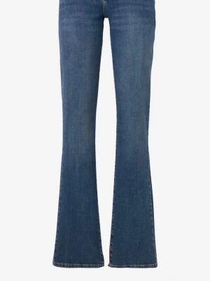 Blå bootcut jeans från H&M - Säljer ett par klassiska blå bootcut jeans från LTB. Jeansen har en utsvängd passform nedtill, fem fickor och låg midja. Tillverkade i mjukt denimtyg som ger en skön känsla och snygg tvättad look. Perfekta för dig som gillar retrostil! Storlek W28 och L34