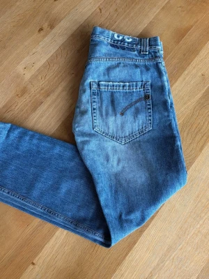Dondup jeans - Slim/skinny fit! | storlek 32 | har hål i skrevet, går att laga! | hör av dig vid funderingar! | fraktar inom kort    J18