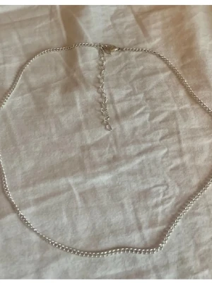 Halsband  - Silvrigt halsband 🤍