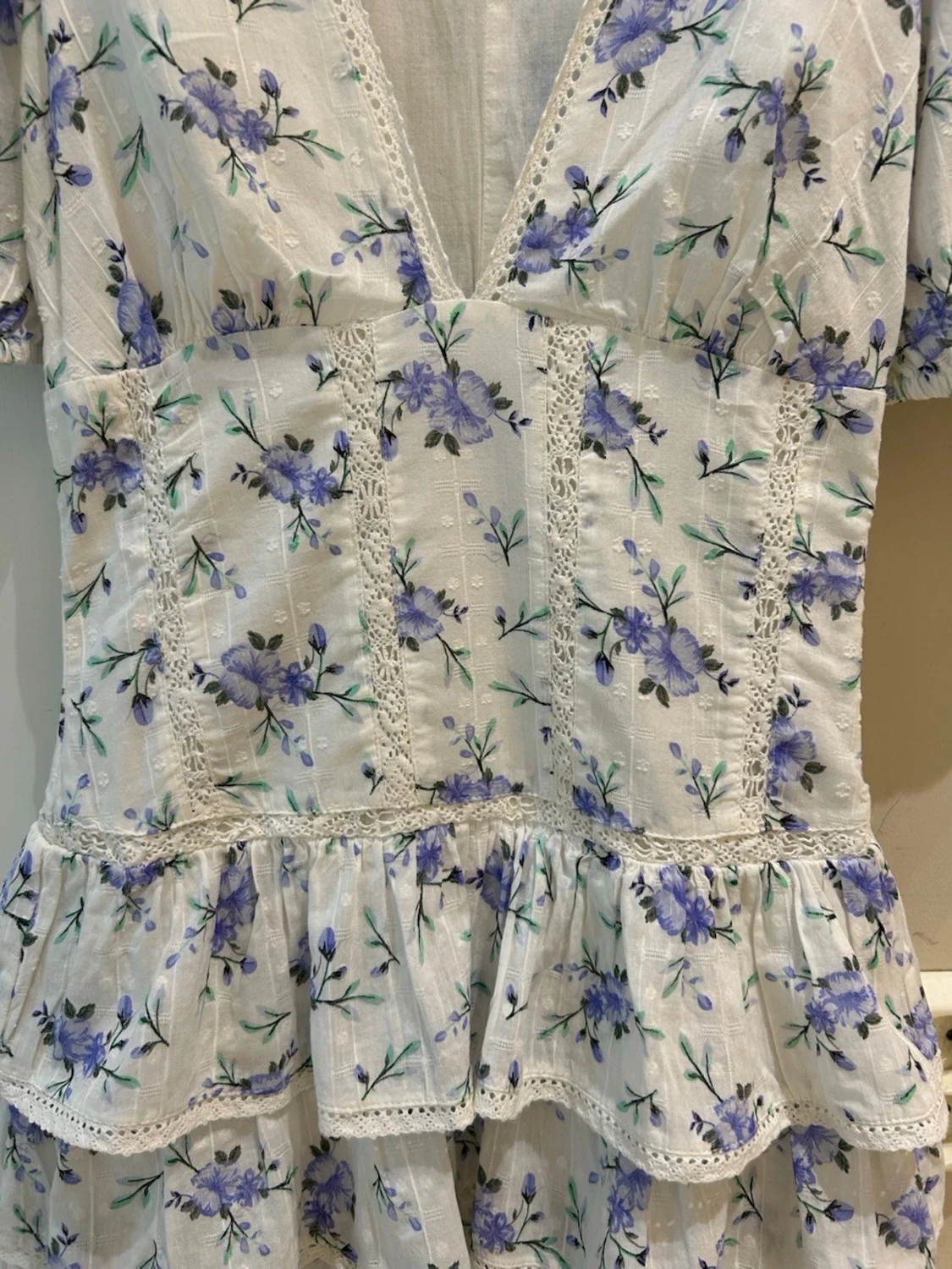  Ny slutsåld Vit blommig kortklänning från Zara - 2