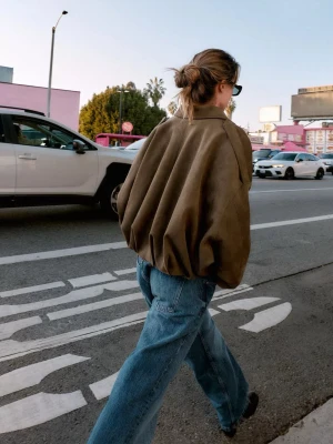 Trendig jacka från zara - Snygg och trendig jacka från zara. Hör av er för frågor eller egna bilder! Nypris: 699 kr