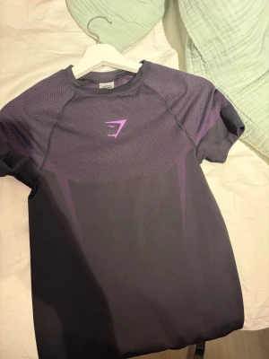  Gymshark tröja lila xs - Gymshark compression shirt lila storlek xs helt ny oanvänd
