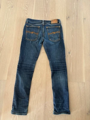 Nudie jeans - Säljer dessa snygga jeansen i modellen tight long john, storlek W30, L32!               De är i mycket fint skick! Hör gärna av dig vid funderingar😊