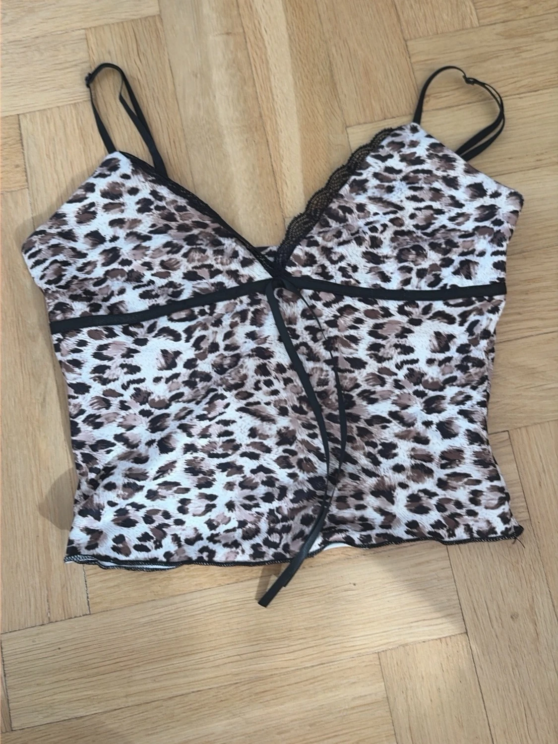 Leopardmönstrad body med spets