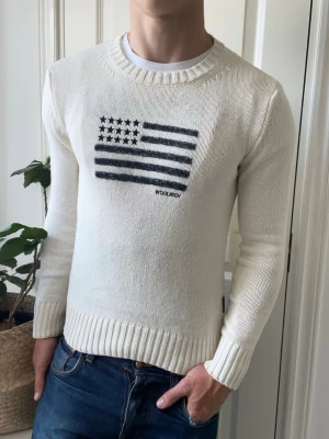 Woolrich tröja  - Woolrich tröja , liten på modellen. Inga defekter! Modellen i bilderna är 180 cm 75 kg och bär Storlek M passar s , Kom med frågor! 🌟 (Kan gå ned i pris vid köp av paket 😉) 