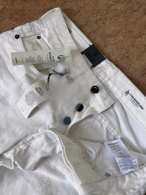 Vita jeans från G-Star RAW - Helt nya vintage jeans från Gstar i vit 