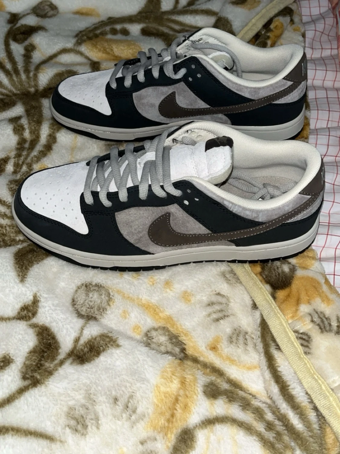 Nike Dunk Low grå och vit sneaker - 2