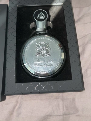 Lattafa fakhar black EDP  - Ca 95ml kvar box ingår hör av er vid frågor