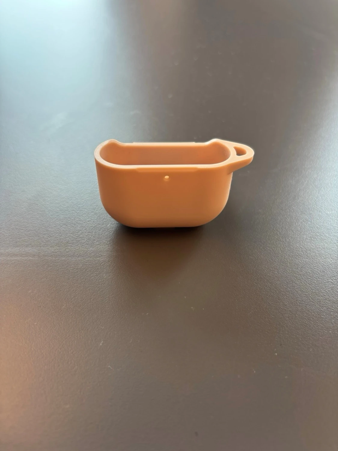 Beige silikonfodral till AirPods 4 - 4