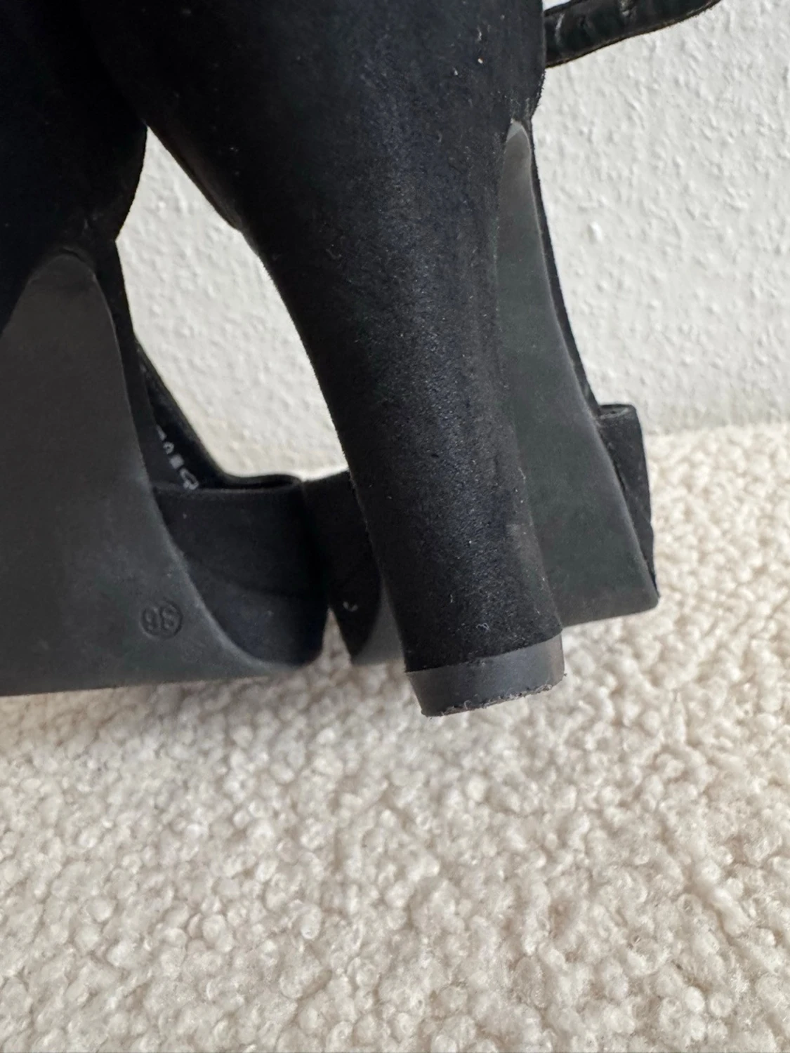 Svarta pumps med pärldetaljer som nya - 4