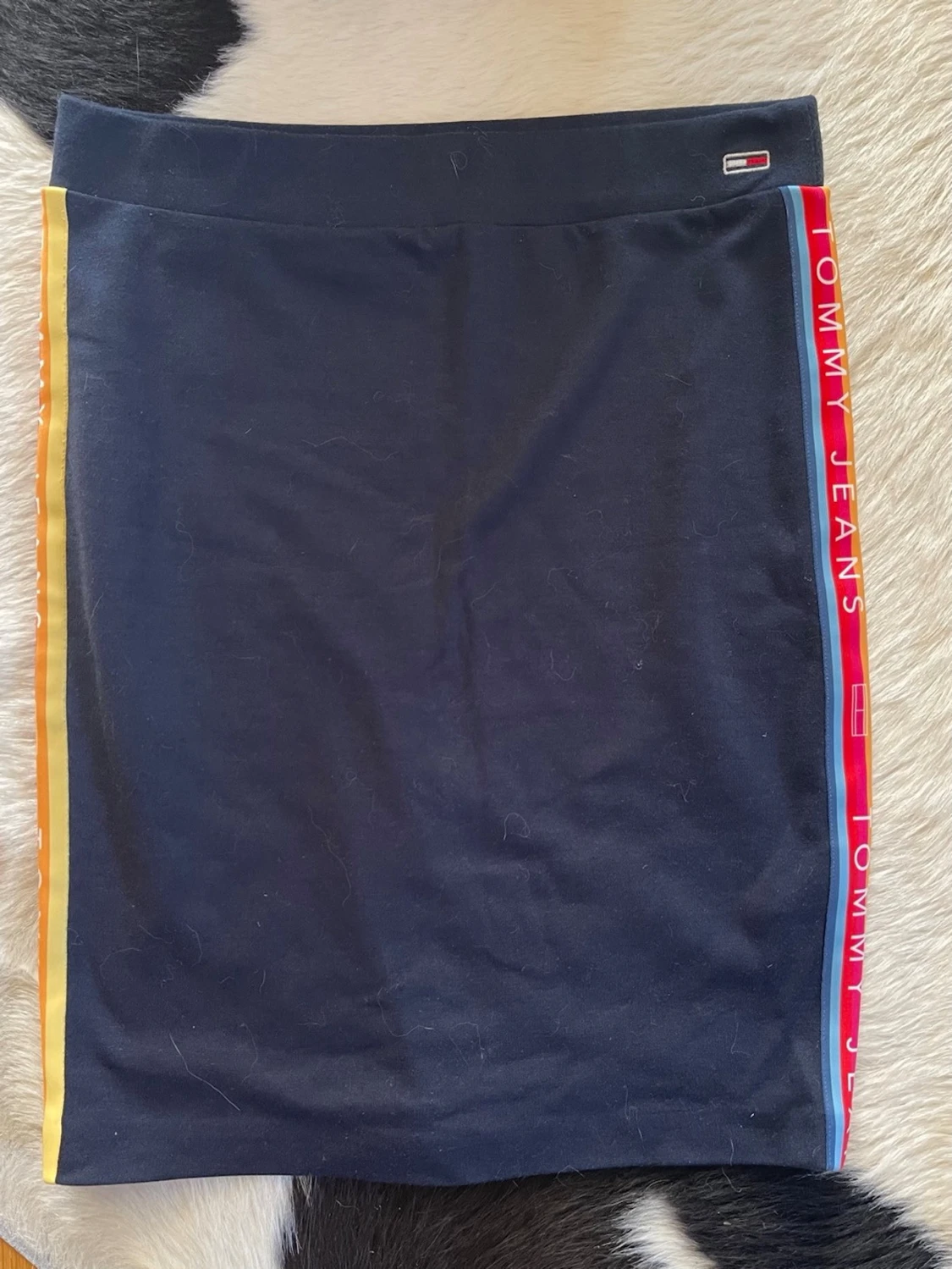 Mörkblå kjol från Tommy Jeans i storlek M