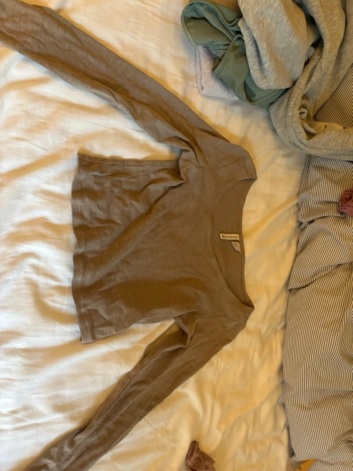 Beige croppad långärmad topp - 3
