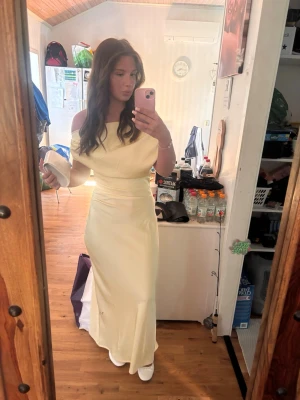 Balklänning  - Extremt fin balklänning! Storlek 36 från Gina tricot.