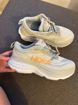 Hoka skor - Size 39 but runs a bit small so perfect for 38 or 381/2 💖