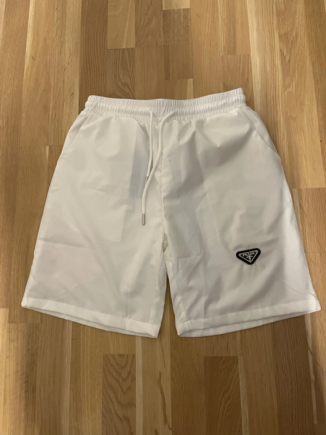 Vita shorts från Prada med snörning - 1