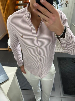 Ralph Lauren Skjorta - Storlek S, skick 9/10. Pris 499, fraktar samma dag!