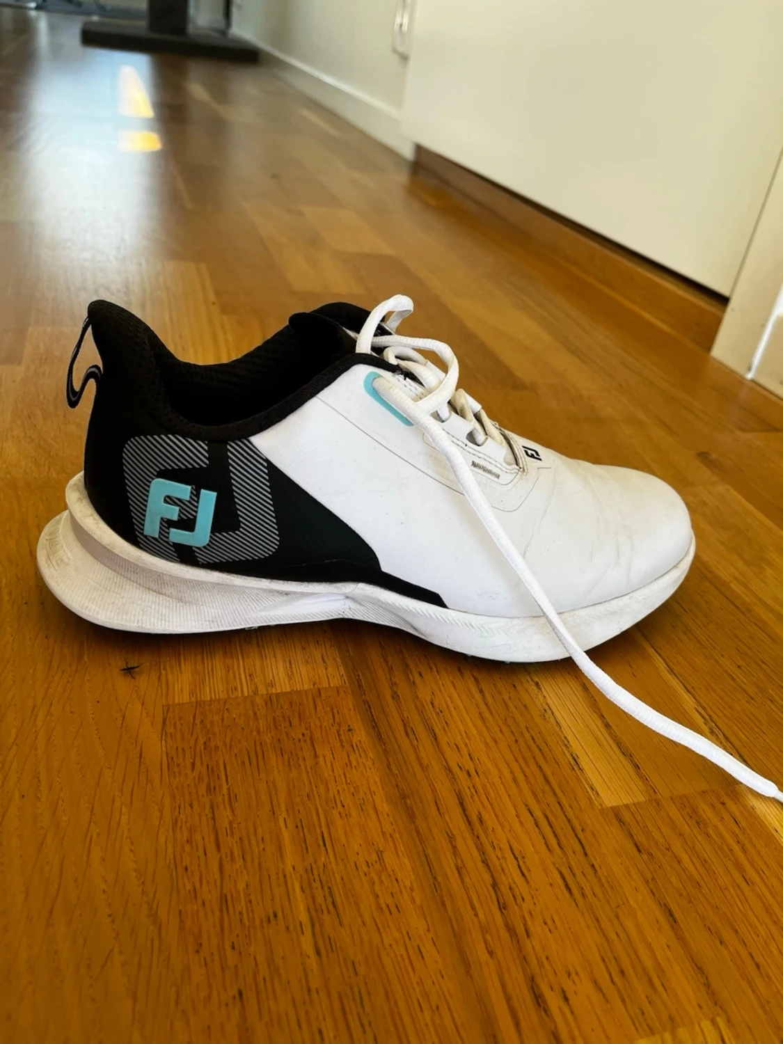 Vita FootJoy sneakers med blå detaljer - 3