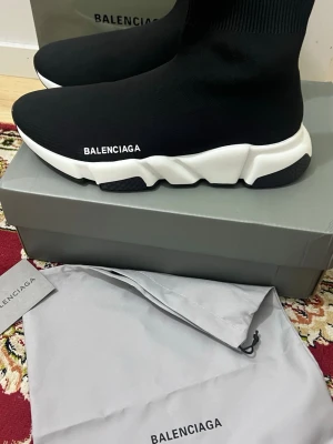 B sneakers  - Finns i storlek 44 