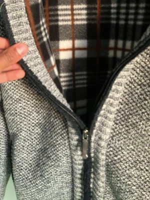 Cardigan - Snygg grå cardigan som passar perfekt nu inför sommarn. Priset går att diskutera 😁