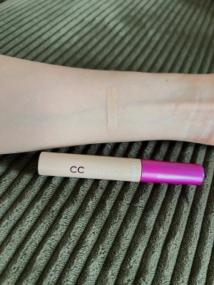 Lumene CC All over concealer 1.75 - Testad på handen, säljer pga fel färg.