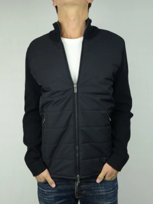 Massimo Dutti hybrid cardigan  - MASSIMO DUTTI HYBRID CARDIGAN Storlek : L Passform : Normal Användning : Jackan är i ett väldigt fint skick utan defekter Nypris : Cirka 1600SEK Modellen på bilden : 182CM och väger 74KG