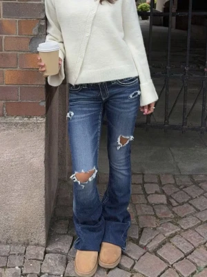 low rise bootcut jeans - köpte fel storlek, nypris 400. från gina, storlek 164, lapparna kvar. aldrig använt. 