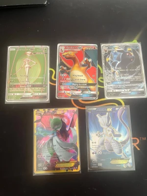 Pokemon - skriv dm för bilder och funderingar och ge även bud!