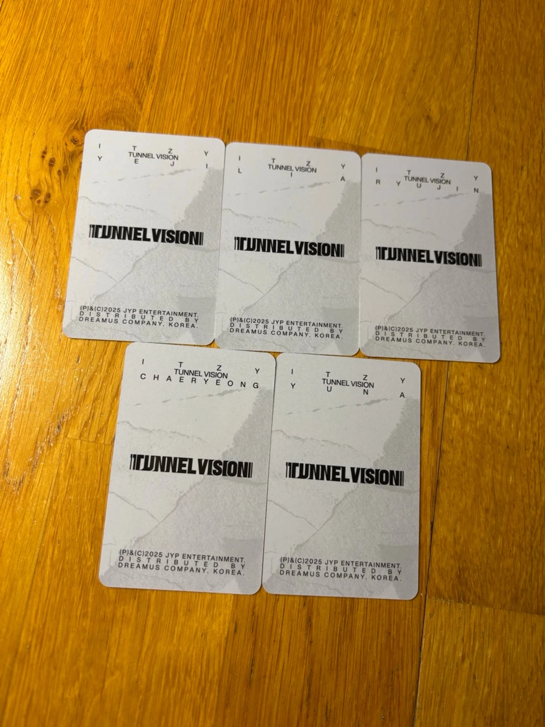 Itzy pre order photocard set  - 1