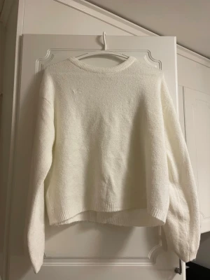 Stickad tröja  - Säljer denna stickade tröja från Lager 157 i storlek M. Knappt använd och i fint skick. Fraktar samma dag eller dagen därpå 💗✨