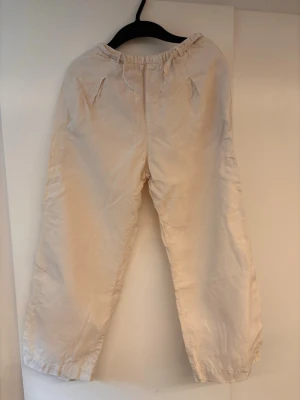 Linnebyxa  - Linnebyxor från Zara. Storlek 152