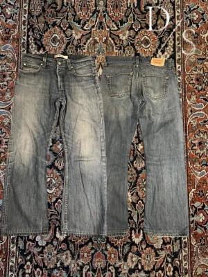 Vintage Levis 512 bootcut jeans  - Riktigt snygga och eftertraktade Levis 512 jeans, dem har en fin tvätt och står i fint skick. Sitter ungefär som 29/30 i midjan och 30 i längd. för längd.  •Midja: 43cm •Längd: 99cm •Benöppning: 24cm 