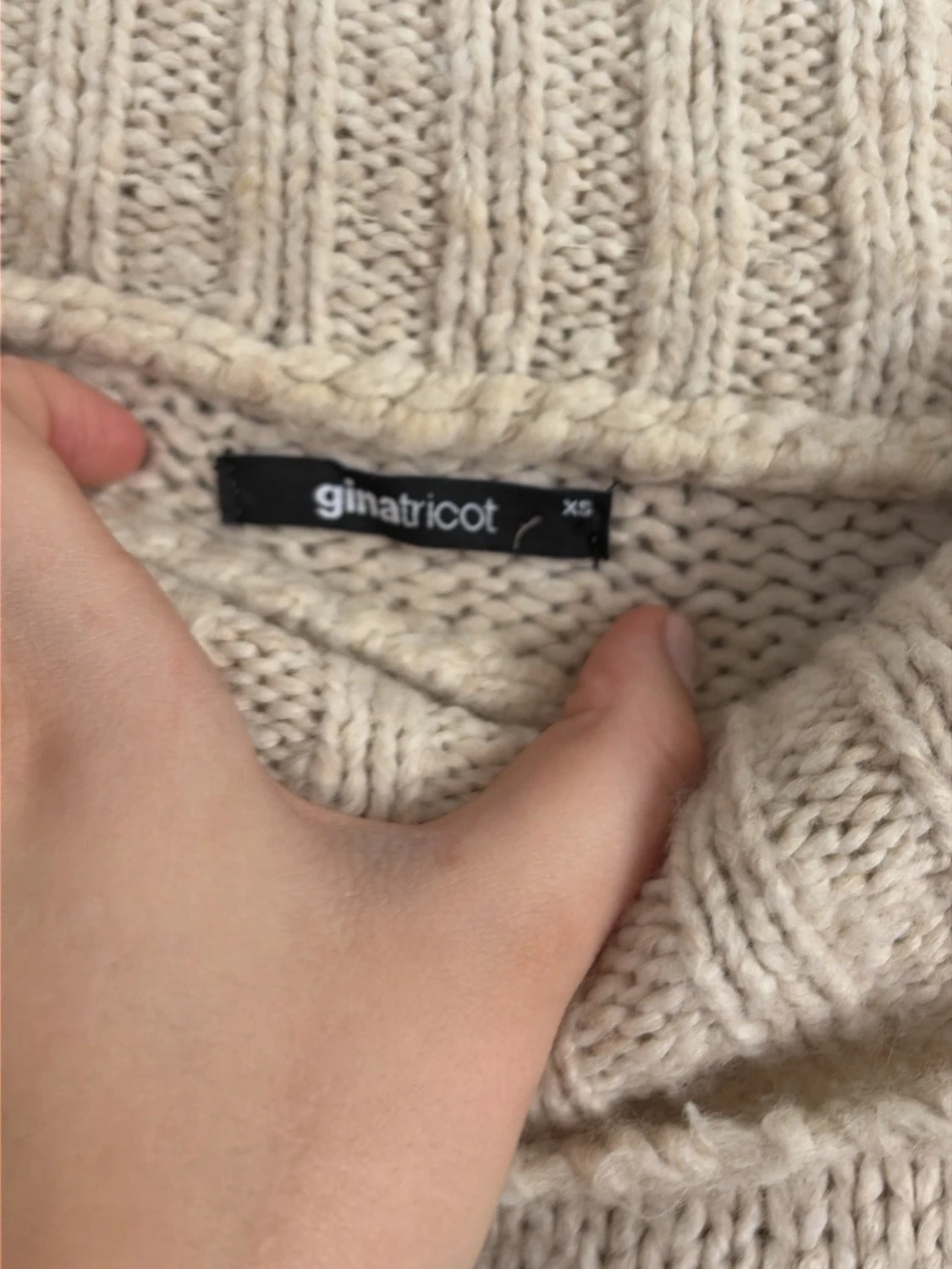 Beige off shoulder stickad tröja - 1