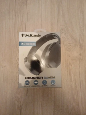 Hörlurar  - Endast öppnade och testade helt nya helt sinnessjuk bass perfekt för gym