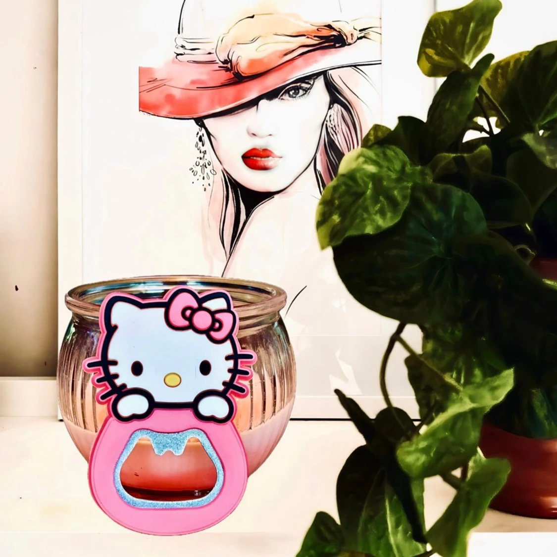 Söt rosa kapsylöppnare med Hello Kitty-motiv!