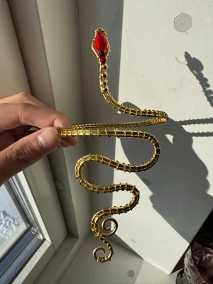 Armcuff  - Finns både i silver och guld💞 Lättböjd material som är enkel att justera. Vid osäkerhet, skriv gärna din till mig din omkrets på armen🥰 Jag gör även customs!