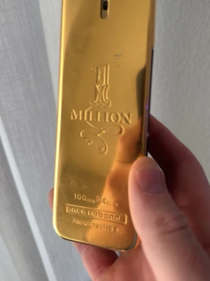 Paco Rabanne 1 Million EdT 100ml - 1 Million från Paco Rabanne.  Nästan helt full flaska. Endast testad. Har stått i badrumsskåpet i flera år då det var en gåva. 