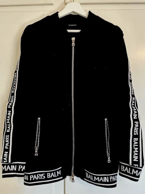 Svart tröja  Balmain Paris - 100% äkta storlek S I mycket gott skick 