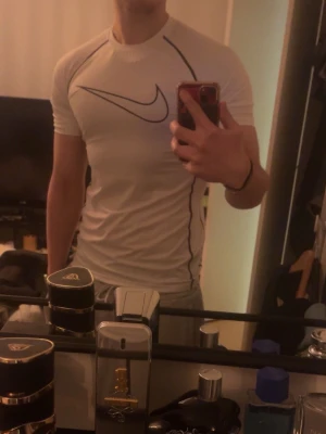 Nike Träningströja  - Helt ny ✔️, Kommer med tags 🏷, Storlek XL passar för folk som har L-M ✔️, Skickas inom 1 dag 🚀