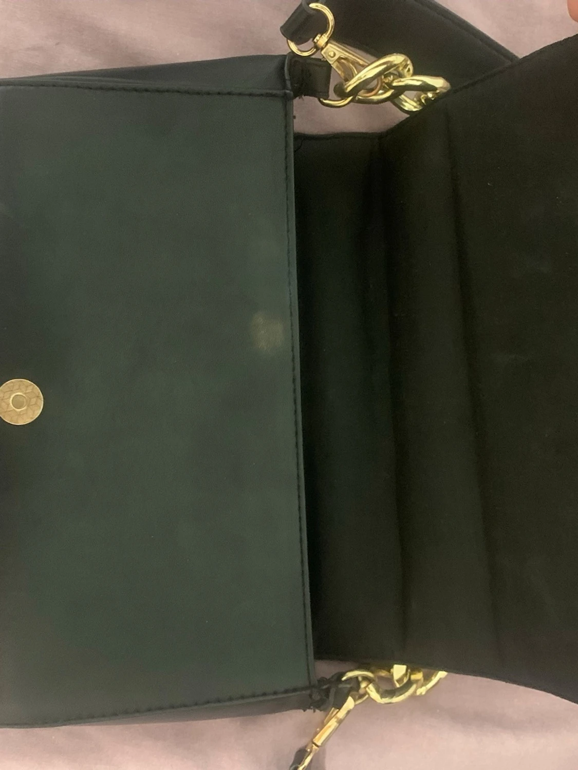 Svart quiltad handväska med guldkedja - 1