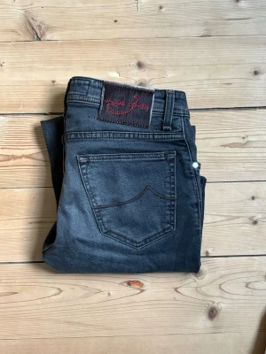 Jacob Cohen Jeans - Säljer dessa riktigt snygga Jacob Cohen jeansen i W29. Mycket bra skick utan större defekter. 