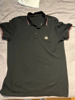 Moncler Pike - Fin moncler pike som köptes i butik. Storlek M på den. Är i bra skick