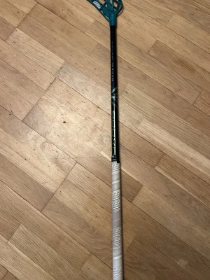 Oxdog klubba - Säljer en grön hyperlight, 92cm lång inga skador och har ett highlight blad på som är knappt slitet. Sen en KH Linda på. Pris kan diskuteras