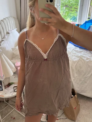 odd molly klänning - såå himla söt (men lite skrynklig) odd molly klänning i storlek 1 vilket jag har för mig motsvarar M