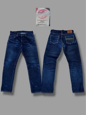 Momotaro limited edition dry selvage - Säljer dessa sjukt unika Momotaro GTB (W29) Limiterad produktion som endast kunde köpas på butiken i Okayama, japan. Otroligt tyg i 14oz! Perfekt för dig som letar efter ett par schyssta selvage jeans eller älskar japansk denim!   Dom har även väldigt bra potential till sjuka fades eftersom dom bara är tvättade endast en ända gång!  Mått: Ytterben 95,5cm Midja 38 cm Innerben 69cm Benöppning 16 cm  Pris kan självklart diskuteras vid snabb affär!