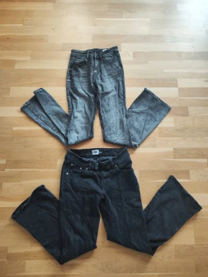 Jeans från Lager 157 och Vero Moda - Säljer två par jeans, de första är från Vero Moda. De är knappt använda, de är ett stretchigt material och de passar de som bär M/S. De andra jeansen är från Lager och är inte så använda, de har defenitivt ett mer jeans material och storleken är M short. alltså då passar de dom som bär S också.