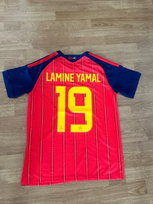 Spanien hemmaståll för VM 2026  - Spaniens hemmaställ för VM 2026 med Lamine Yamal 19 på ryggen. Otrolig Kvalité och helt ny!!