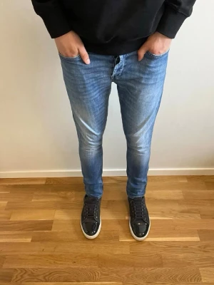 Dondup George - Tja, säljer dessa tvärfeta dondup George i mycket fint skick med inga defekter! Längd 95,5, midja 40,5. Hör av er vid fler frågor🤝