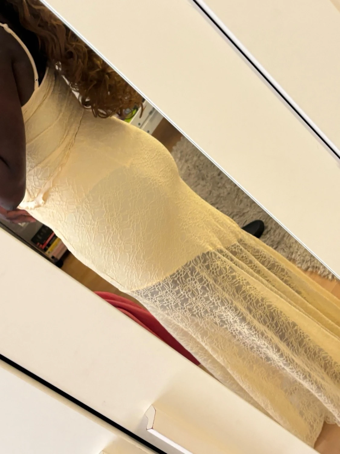 Gult spetsset med volangdetalj - 1