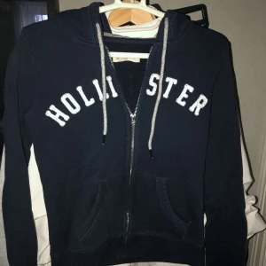 Hollister - Hollister hoodie storlek XS! Fint skick 